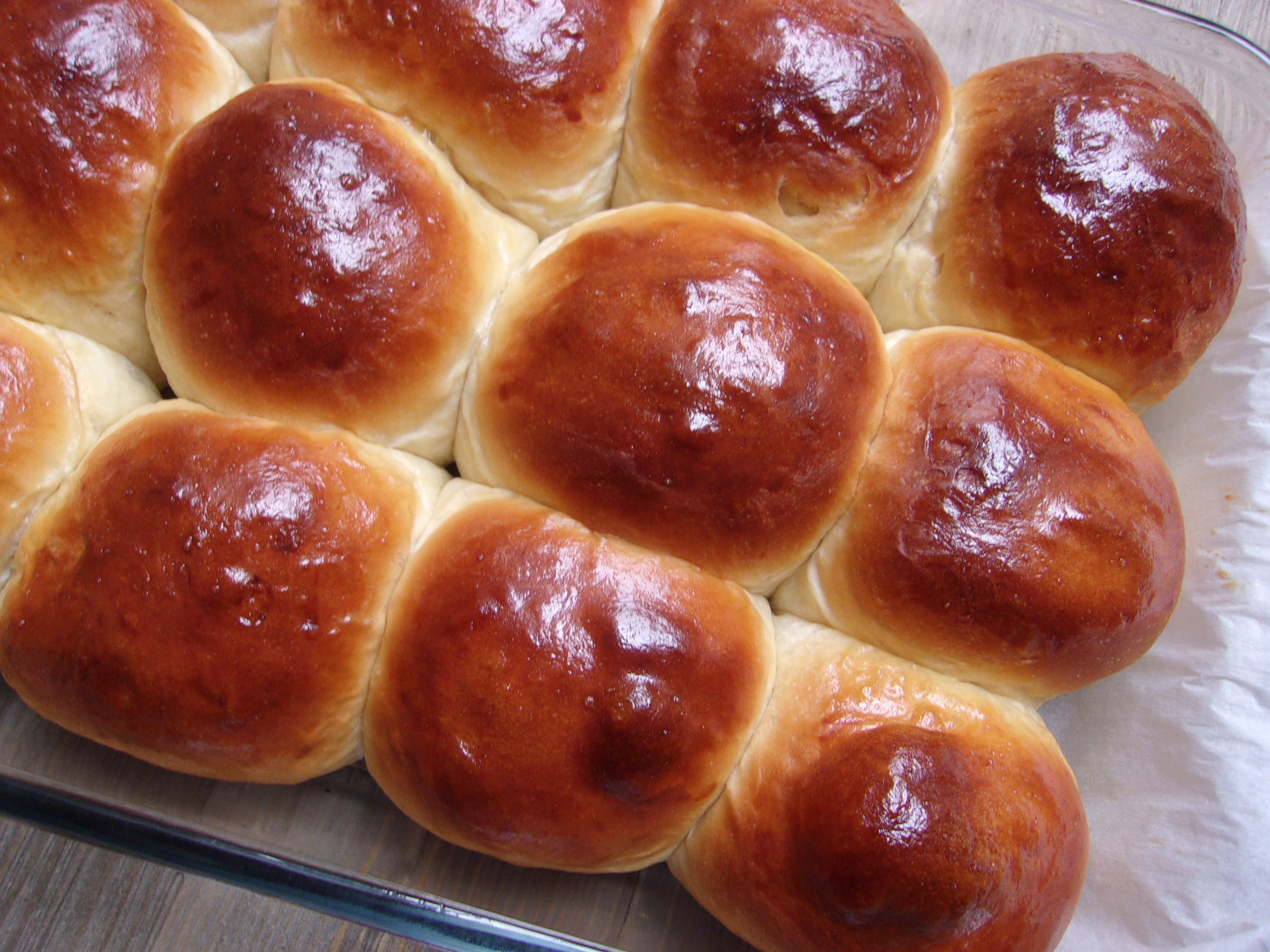 Sweet dinner rolls (mabhanzi)