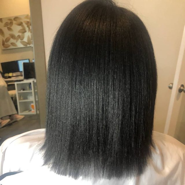 #naturalhairupdate ‼ Few weeks ago I got a #silkpress and a much needed trim. My last trim had been way back in december 2019 🙈. 

Trims get rid of split ends and make your hair so much easier to manage. 

Are you struggling to comb through or style your #naturalhair ? When was the last time you got a trim? That might be just what you need.

This year I plan to check in with my stylist every 3 months or so to get a trim (if I need it). What are your hair goals for 2021?